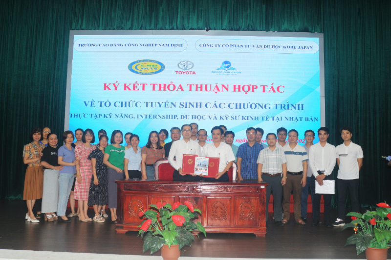 LỄ KÝ KẾT THỎA THUẬN HỢP TÁC GIỮA TRƯỜNG CAO ĐẲNG CÔNG NGHIỆP NAM ĐỊNH VÀ CÔNG TY CỔ PHẦN TƯ VẤN DU HỌC KOBE - JAPAN