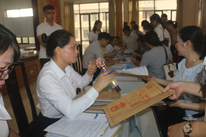NÁO NỨC NGÀY ĐẦU NHẬP HỌC CỦA TÂN SINH VIÊN TRƯỜNG CAO ĐẲNG CÔNG NGHIỆP NAM ĐỊNH