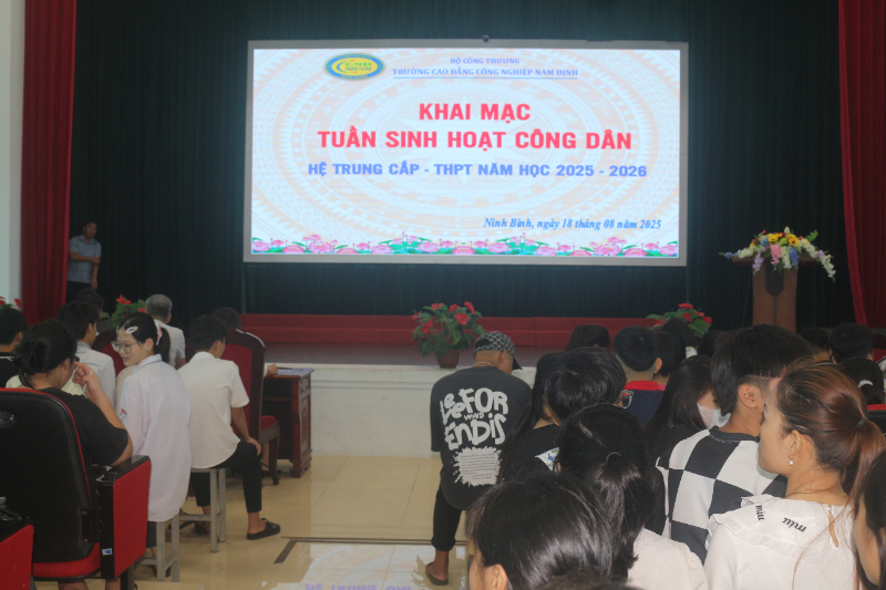Lễ khai mạc Tuần sinh hoạt công dân hệ Trung cấp – THPT năm học 2025 – 2026